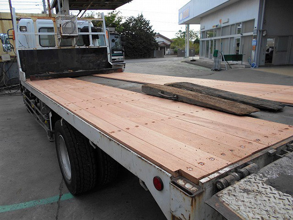 トラックの床板交換や荷台修理架装:加藤自動車販売